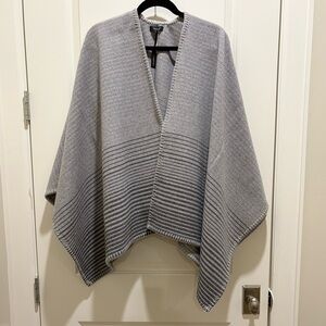 Babaton Gray Striped Open Poncho
Shawl from Aritzia ONE SIZE